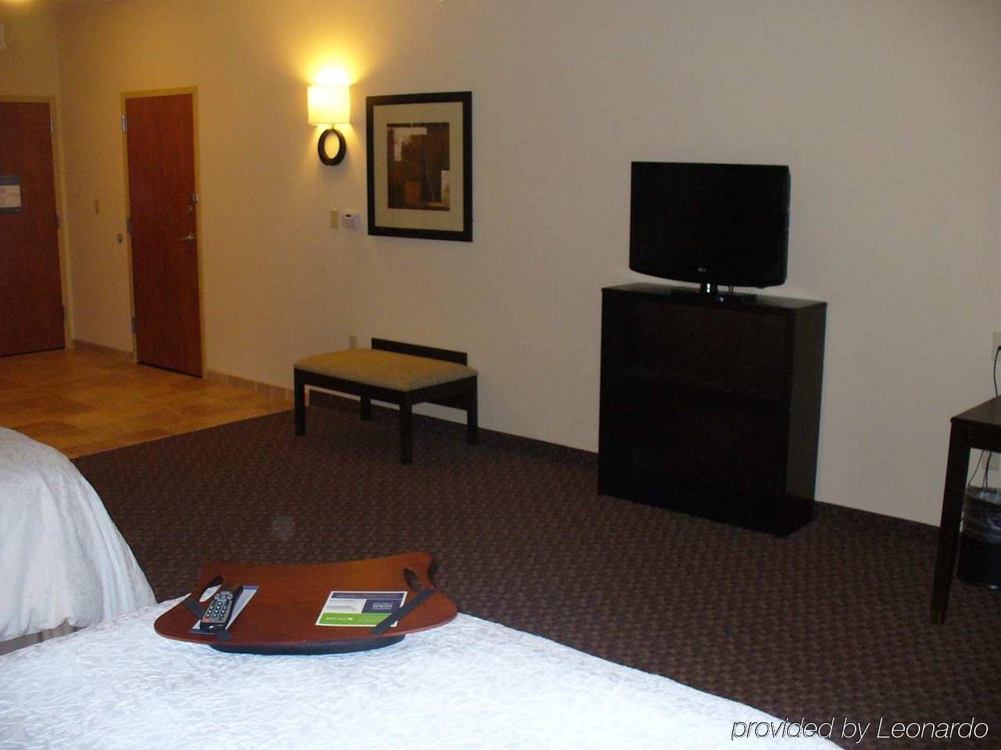 Hampton Inn & Suites Enid Номер фото
